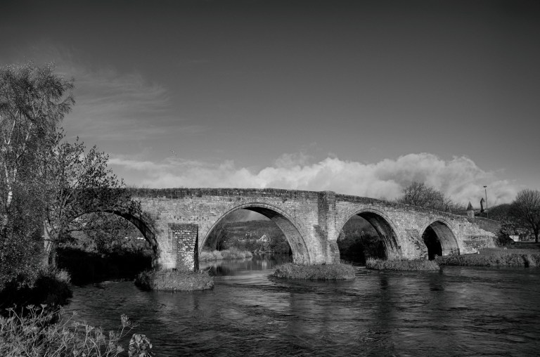 Stirling Old Bridge mono 2048